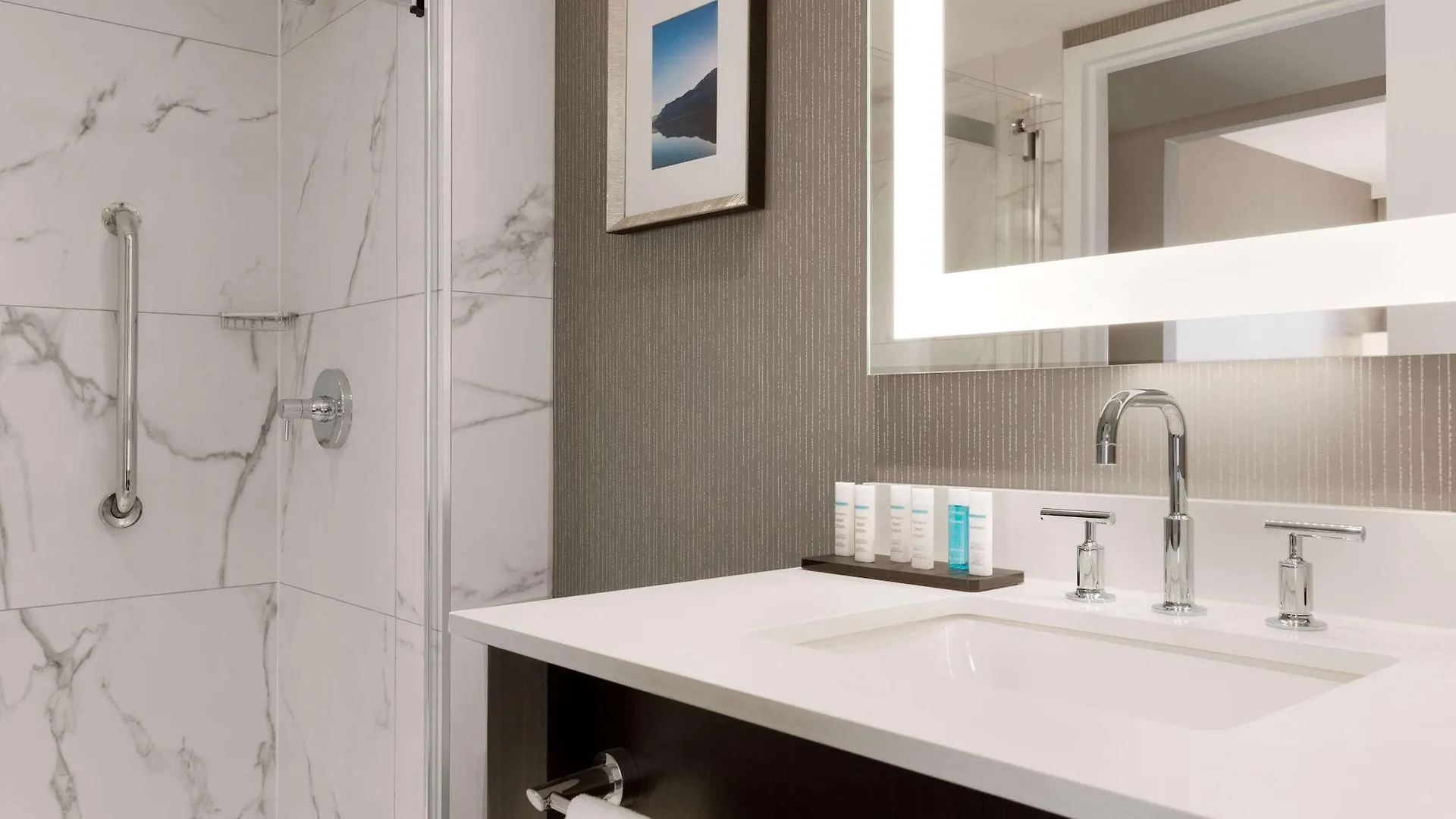 Hotel Embassy Suites By Hilton Toronto Airport