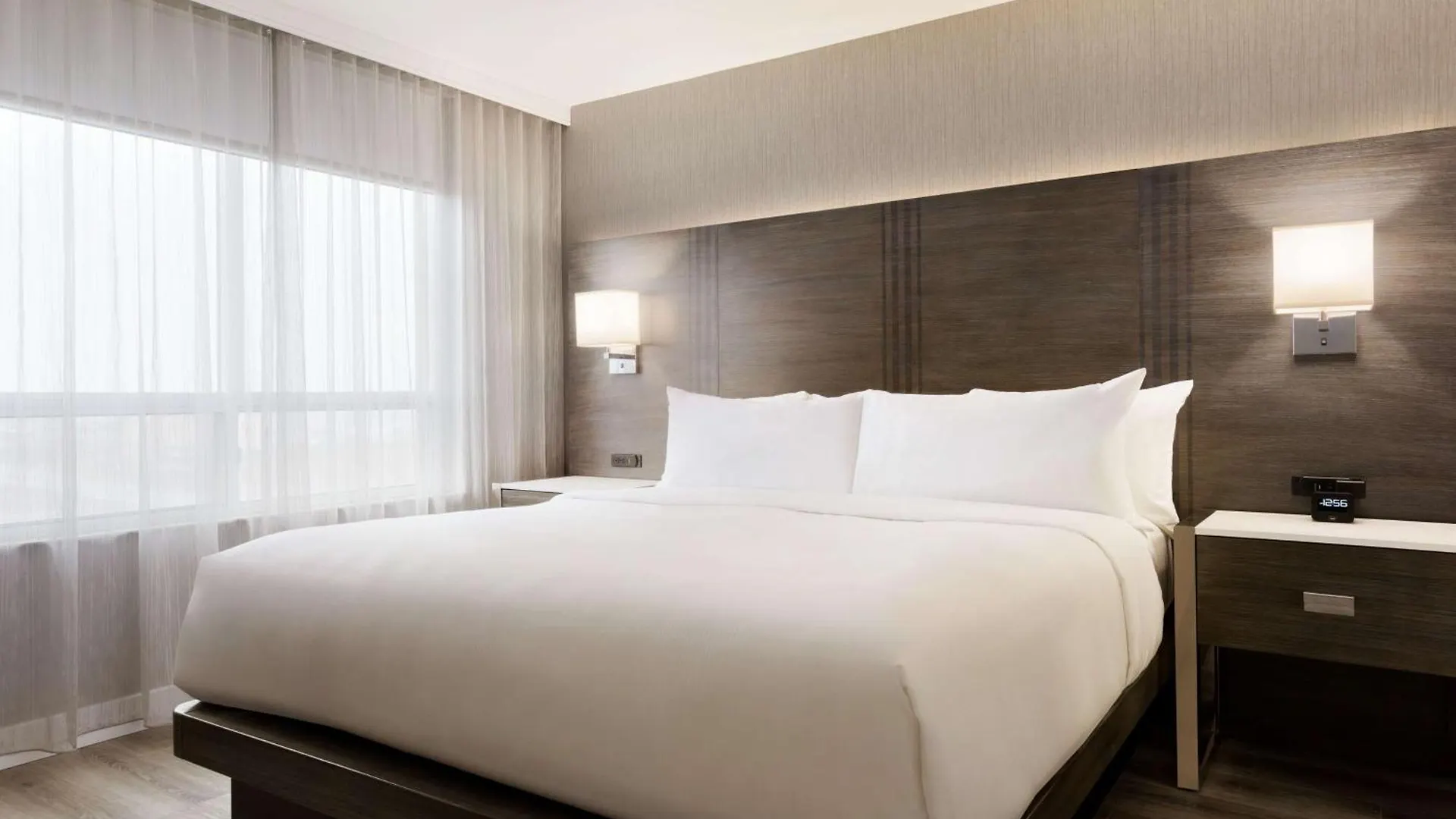 Embassy Suites By Hilton Toronto Airport Hotel