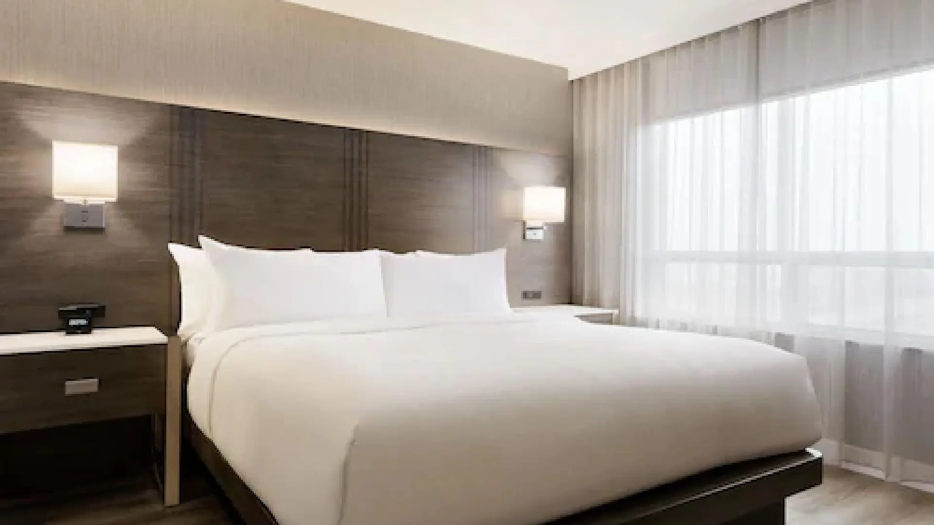 Embassy Suites By Hilton Toronto Airport 4*,