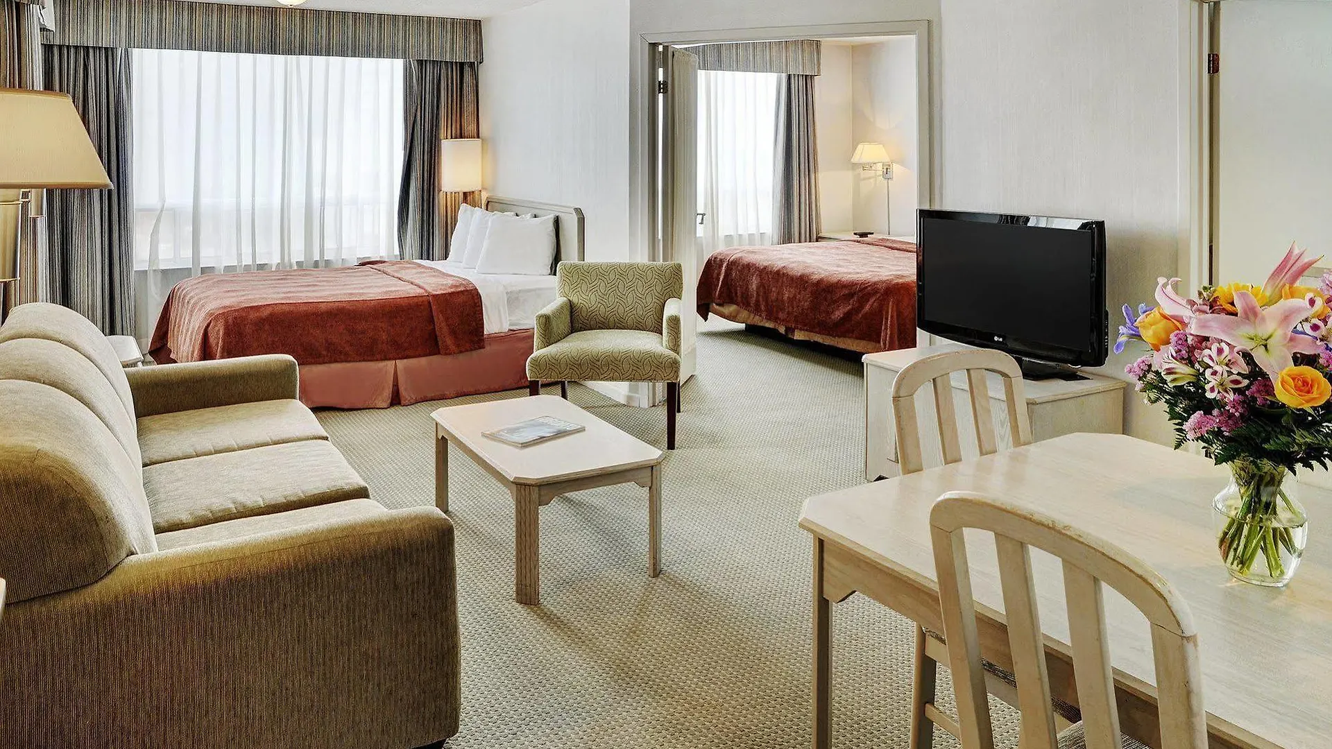 Hotel Embassy Suites By Hilton Toronto Airport