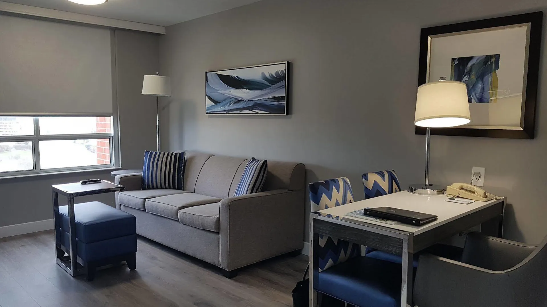 Embassy Suites By Hilton Toronto Airport 4*,  Canadá
