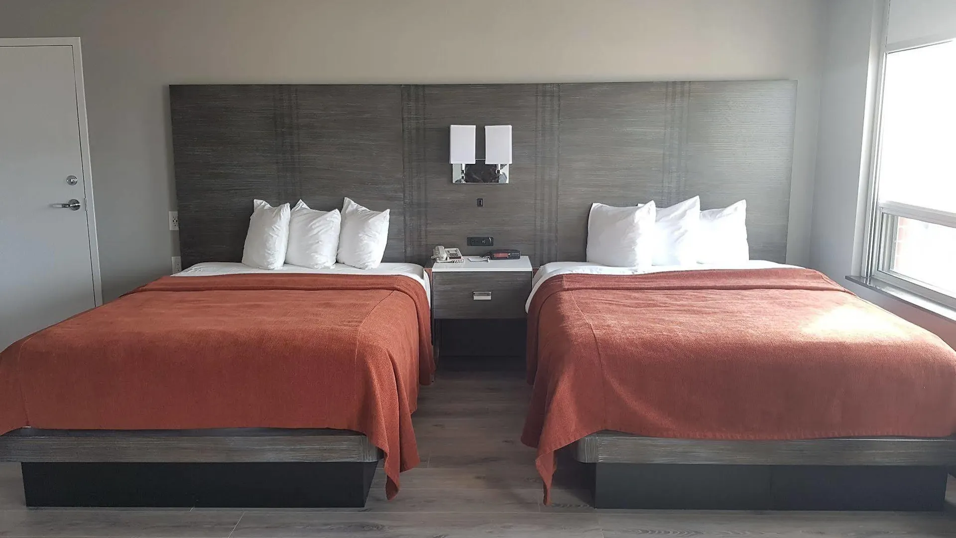 Embassy Suites By Hilton Toronto Airport 4*,  Canadá