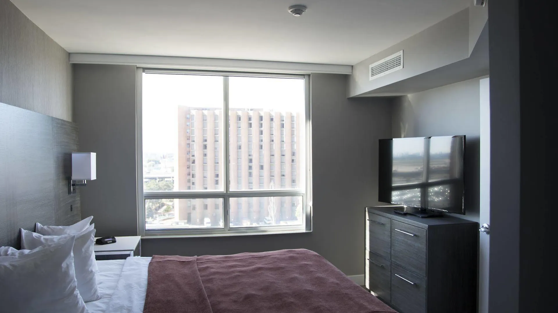 Embassy Suites By Hilton Toronto Airport Hotel