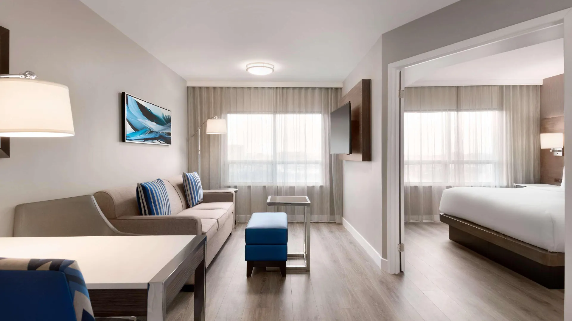 होटल Embassy Suites By Hilton Toronto Airport