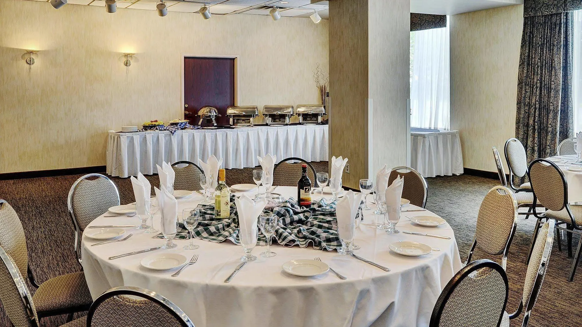 Embassy Suites By Hilton Toronto Airport Hotel
