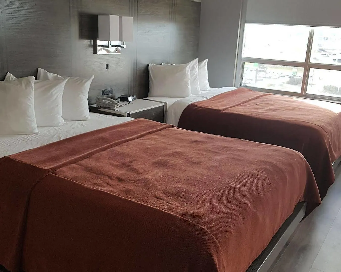 Hotel Embassy Suites By Hilton Toronto Airport